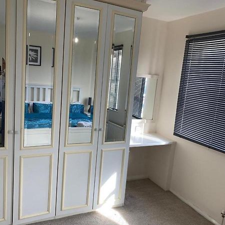 Charming 2-Bed House In Londonヴィラ エクステリア 写真