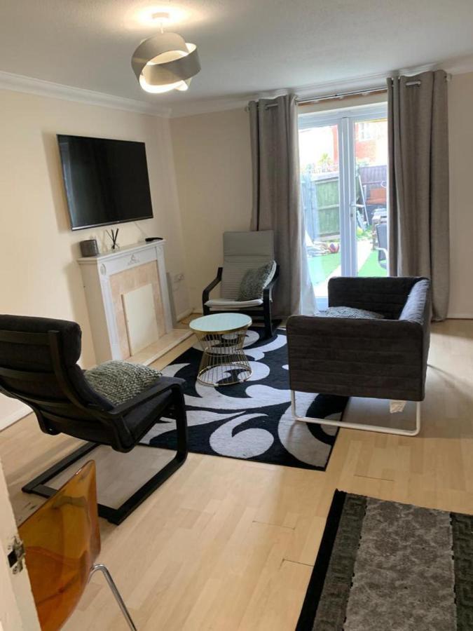 Charming 2-Bed House In Londonヴィラ エクステリア 写真